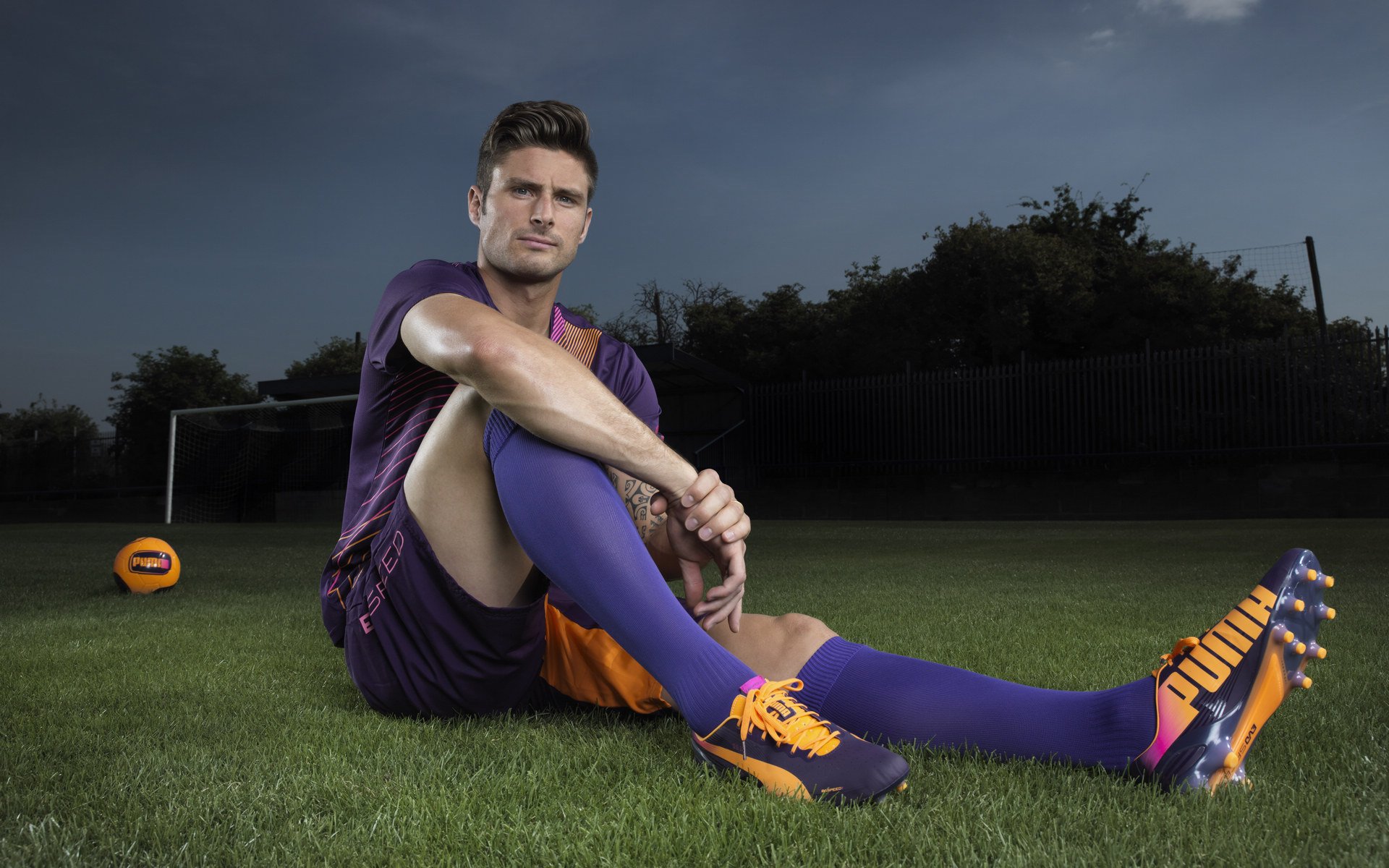 ky体育投注-高原攀岩挑战赛，极速挑战山巅极限，高空攀岩讲解示范